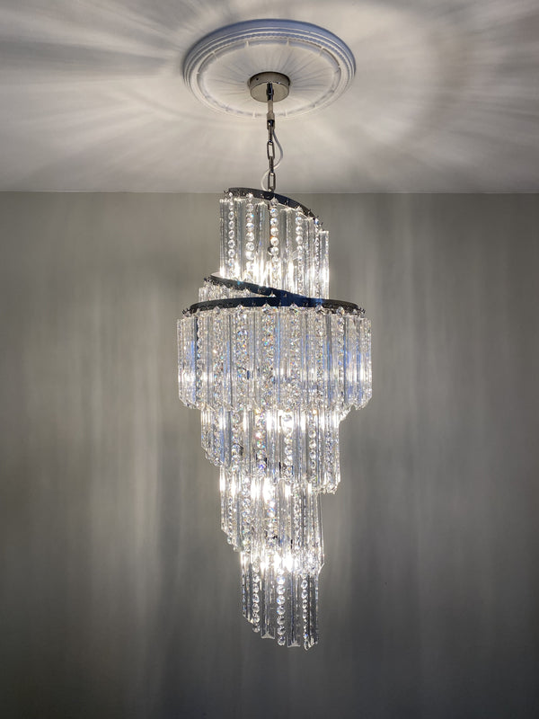 Đèn chùm thả thông tầng GaiA